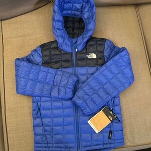 NEW The North Face Boys’ Thermoball Hooded Small 7/8